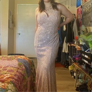 stunning floor length sparkly pink gown!💟🪩